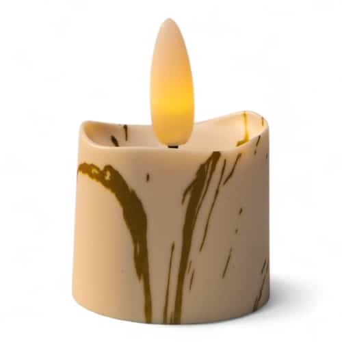 Een set van 12 oplaadbare LED theelichtjes met een gemarmerde crèmekleurige basis en gele vlam, met een brandtijd tot 400 uur en afstandsbediening, afgebeeld op een witte achtergrond.