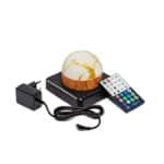 Een oplaadbare LED tafellamp met een gouden marmereffect globe en houtlook voet, waterbestendig, voorzien van een timerfunctie en geleverd met USB-stroomadapter en kleurrijke afstandsbediening.