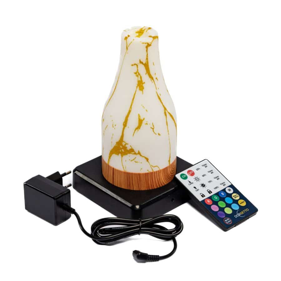 De 1 oplaadbare led tafellamp met marmeren goud- en houtlook, vaasvormig, waterdicht en voorzien van een timerfunctie wordt weergegeven - ideaal voor elke moderne witte achtergrond.