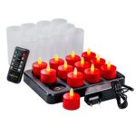 Een set van 12 rode oplaadbare LED waxinelichtjes met realistische vlam, waterdicht, timerfunctie en 175 uur brandtijd, geleverd op een zwarte laadschaal met afstandsbediening, adapter en twaalf frosted houders.