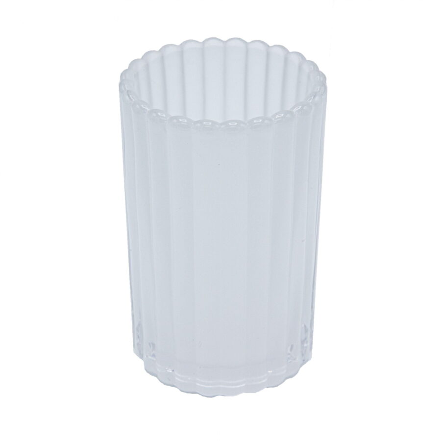 Een heldere, lege Theelichthouder kristalglas DORSETTO met verticale groeven en een geschulpte rand is afgebeeld tegen een effen witte achtergrond.